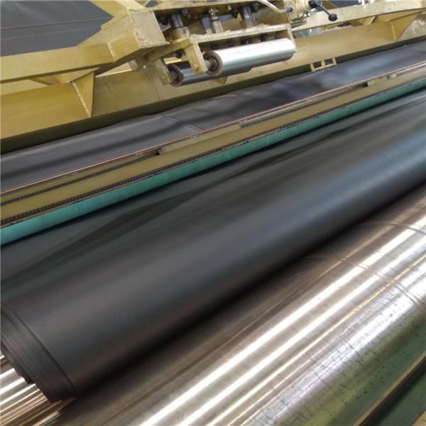 Produzione di geomembrane impermeabilizzanti in HDPE 1 HDPE waterproofing geomembrane production 1